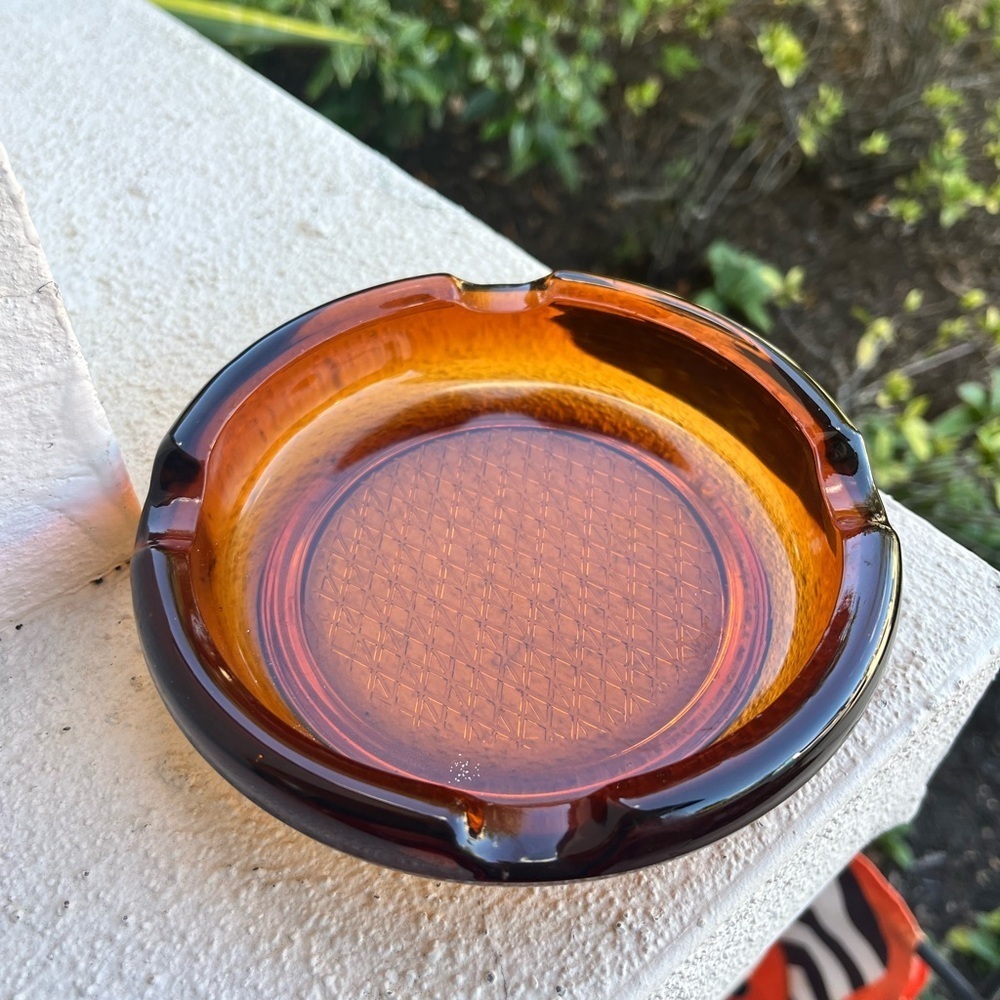 VTG 1960-70s Mid-Century Modern Amber Heavy Glass Ashtray Round 6" Cigars Prop - Picture 3 of 11
